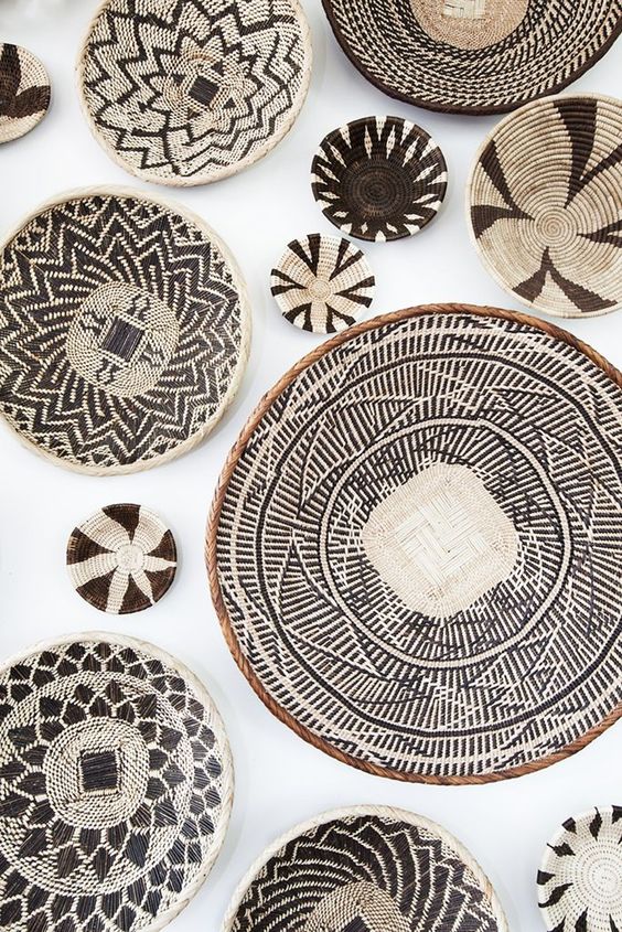Bandejas y cestos de fibras para decorar paredes